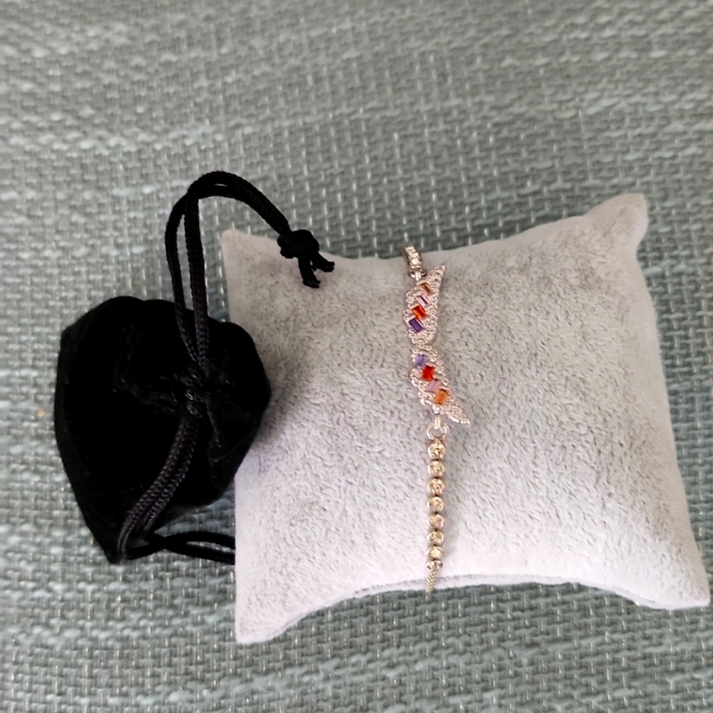 Nwot Angel wings bracelet with rhinstone